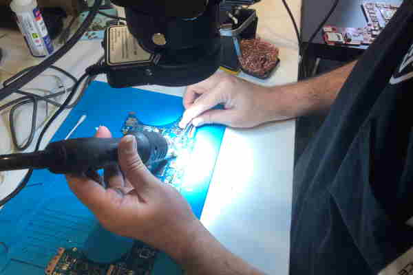 Micro soldering service in montreal